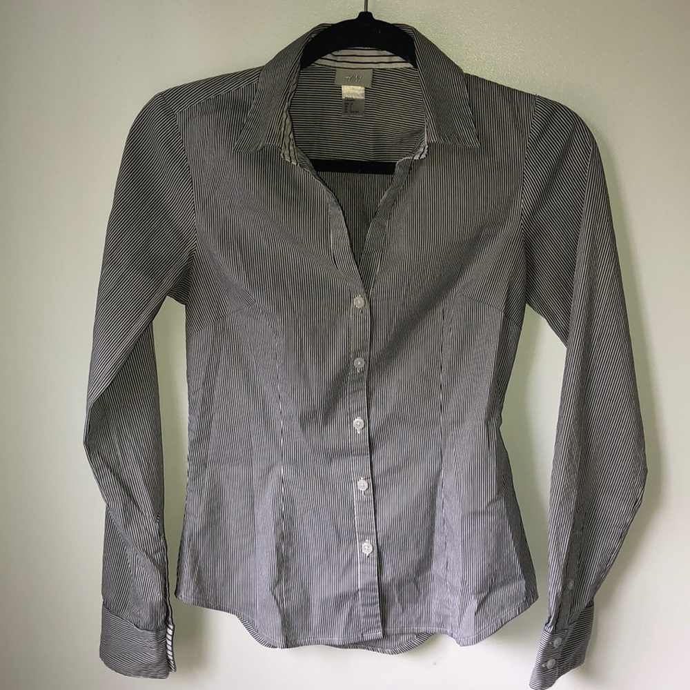 h & m button up top